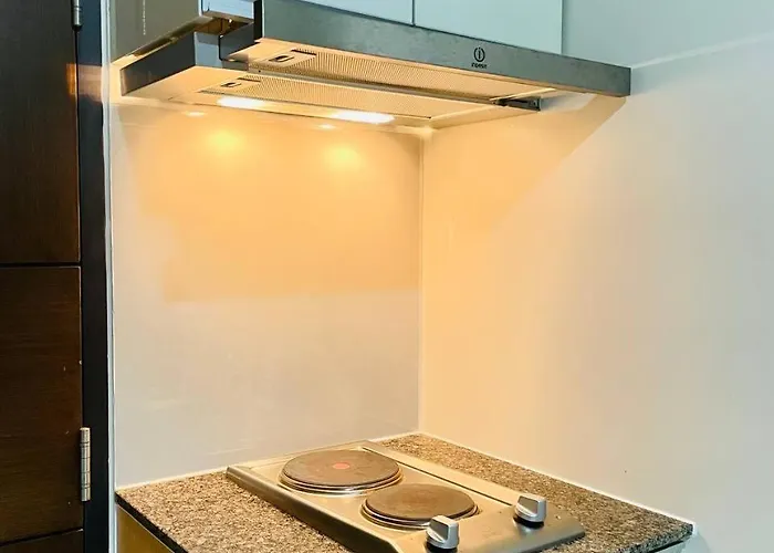 Thompson - 2 Beds, One Uptown Residences - Xbox & Netflix * Manila